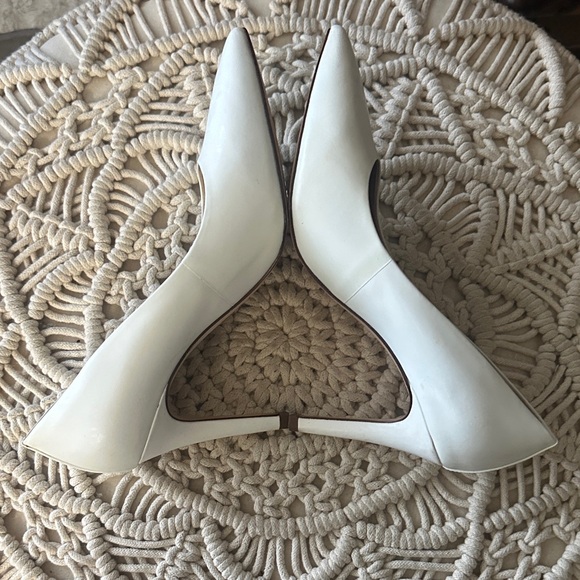 ANTONIO MELANI Classic White Heels - Picture 5 of 9